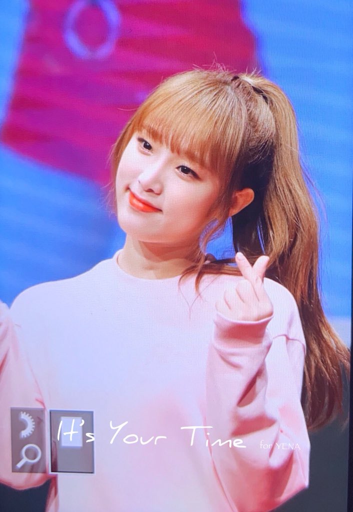 itsyourtime_yn's tweet photo. 181110 신촌팬싸 프리뷰

#아이즈원 #IZONE #최예나 #ChoiYena #チェイェナ
@official_izone https://t.co/VdbZtuzEMu