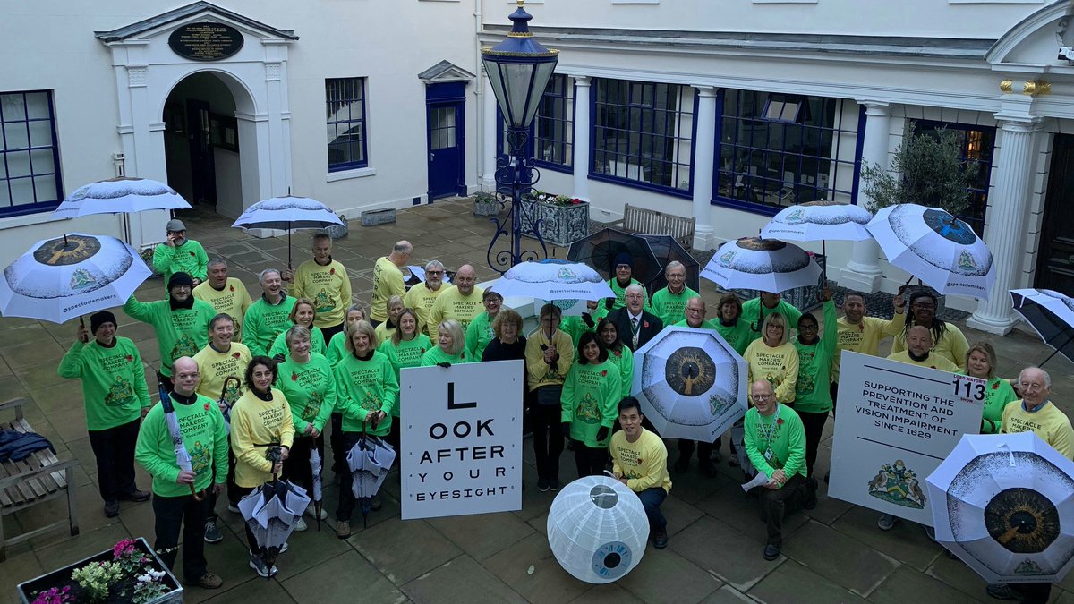 RobertPetrarca's tweet photo. Keep an 'EYE out for the @spectaclemakers.
Important health message
"Look after your eyesight"
#LookAfterYourVision #LordMayorsShow #NHS @bbc https://t.co/PTyhETayZK