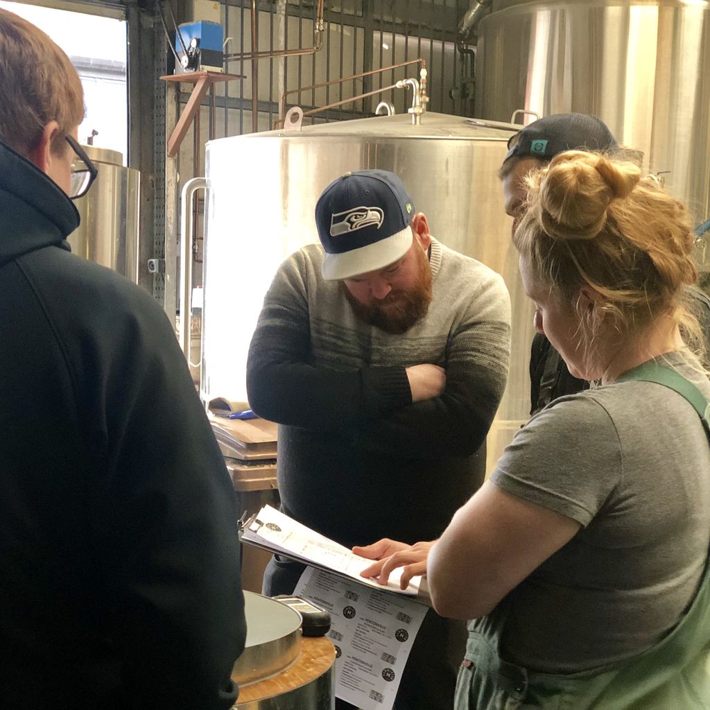 HammertonBrew's tweet photo. We had David, Steve, Peter &amp; Eoin at the #brewery yesterday who came to do the first ever #brew on our new #pilotkit! 

They pledged towards our successful @crowdfunderuk campaign and got to brew their very own #beer!

The #galacticos elected for a Galaxy #hop forward #IPA 🤙🏻 https://t.co/3bUzyONjo2
