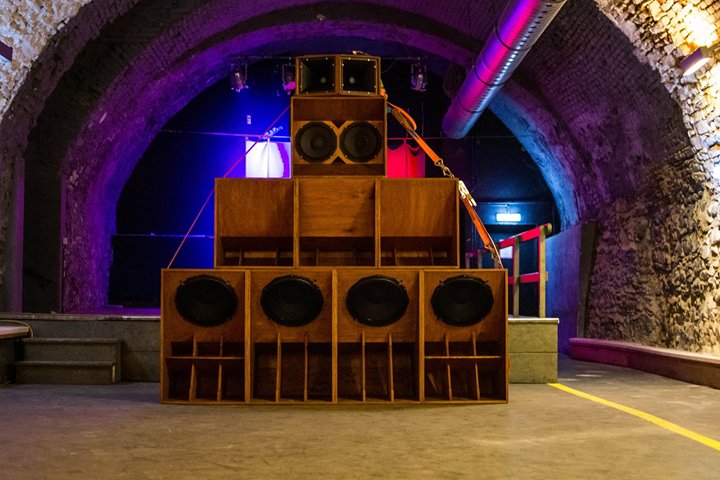 Prec_Devices's tweet photo. We are getting some nice vibes from this sound system based out of Austria, rocking 4 x PD1851 for the hogs, 3 x PD186 for the kicks and 2 x PD123 for the double mids. Thanks to Lion'sHiFi for the image.
#MadeinEngland #Precisiondriven #PoweredbyPD # https://t.co/MjNe14ZzAp