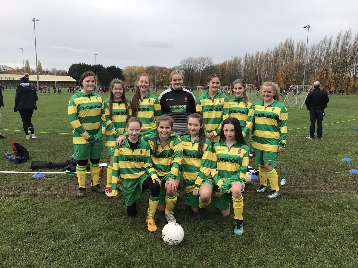 Jane78ob's tweet photo. A big thank you to F CANNON PLASTERING @celtic22669 from all the girls for sponsoring our new footy kit @mike75ob #U14Greens#linnets👍⚽️💚💛 https://t.co/KXuOWv58rC