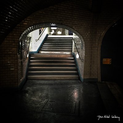 jmleclercq's tweet photo. #Metro #ratp #paris #photographie #Photography #iphoneography #iphone https://t.co/w4bUOPe4oJ