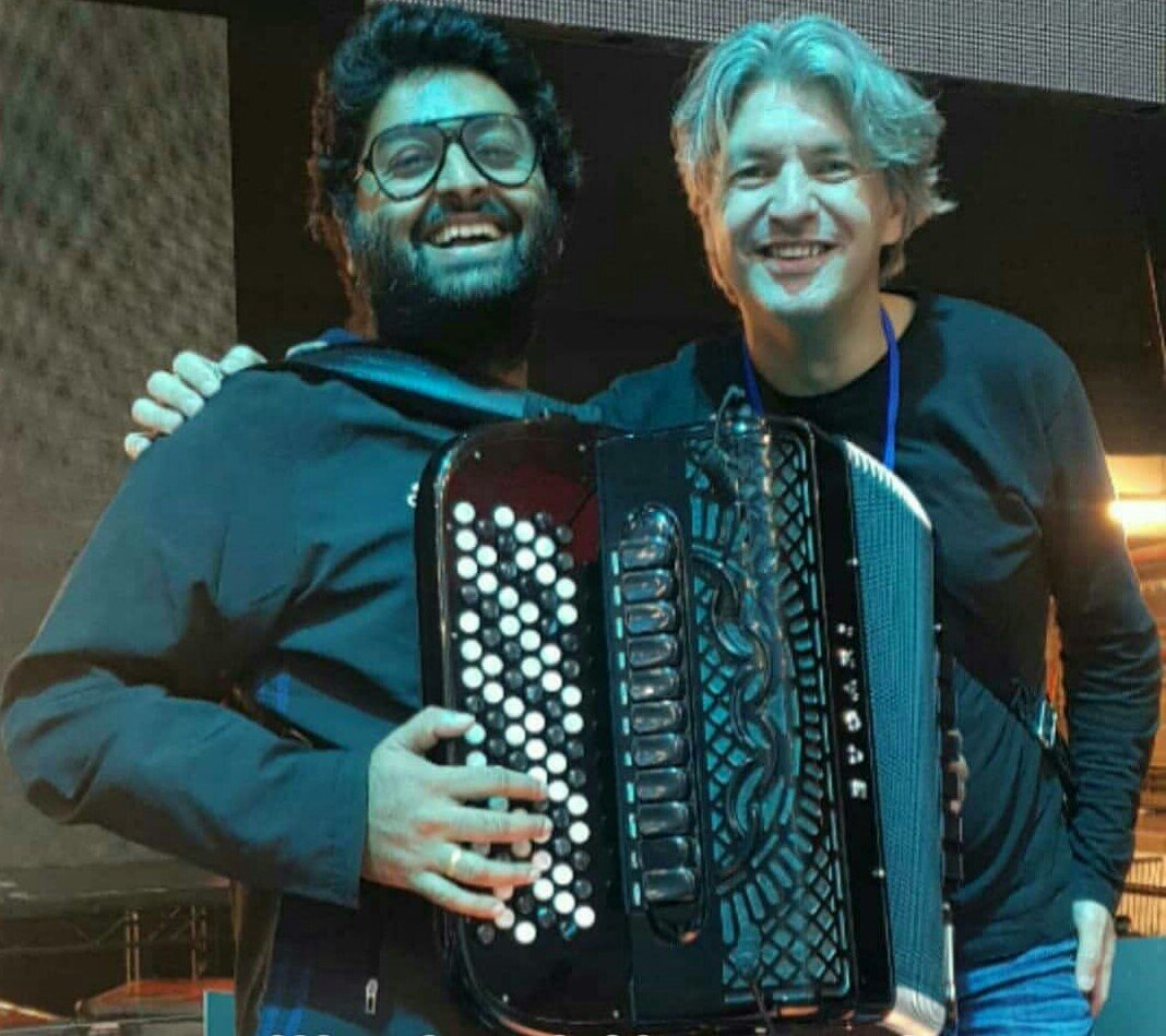 RajputSonali_'s tweet photo. Aww.... @raiisonai 😍😍😇😇❤❤♥😘😘😘😘😘

Love you so very very much @raiisonai 💋💋💋💋💋💋❤❤♥♥

#ArijitSingh #ArijitLover #CutiePie #cuteness https://t.co/UZoJH91hcd