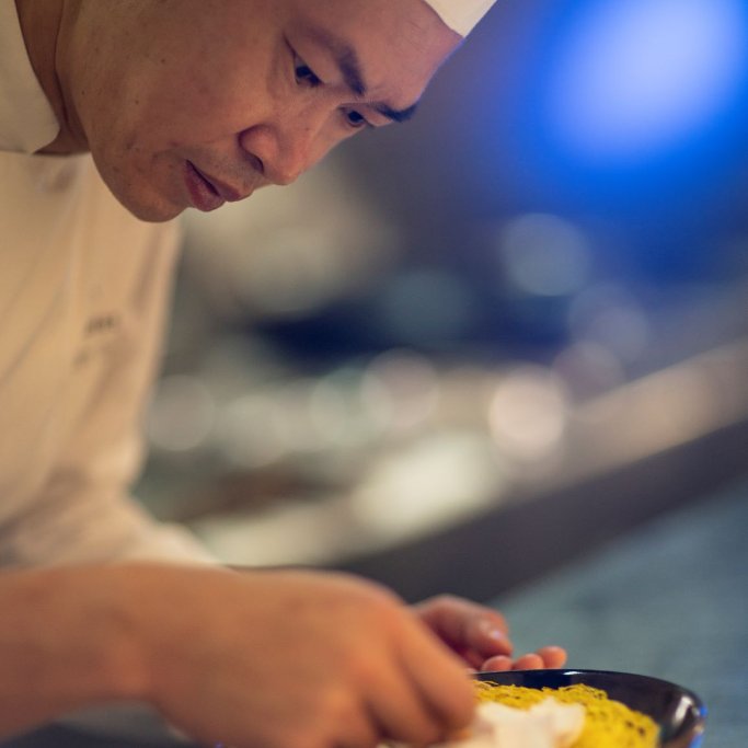 HakkasanDubai's tweet photo. Attention to detail is important at Hakkasan, especially with Chef Andy in the kitchen.

#HakkasanAtlantis #ChefAndy #Hakkasan #AttentionToDetail https://t.co/hB0S4IRmiN