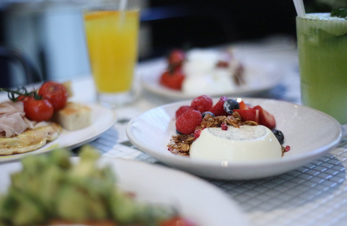 AmanoKent's tweet photo. Welcome to the weekend and to our weekend brunch! Served from 9am enjoy twists on your favourites, like our breakfast pannacotta which comes served with our homemade granola and fresh berries. #brunch #westmalling #puddingforbreakfast https://t.co/plZ7yFsB8y