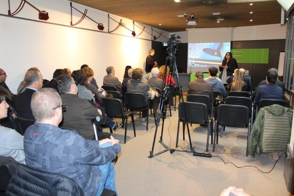 pere_bahi's tweet photo. @wattia_innova @franc_comino @sonnenCommunity i @apigirona i @CuBuS_Immo i @DinamiGarrotxa... Gràcies a @WeBatt_Energia #sigma (Francesc canalias) i #3Dtecnics, també @euram_cercle @FundacioImpulsa @Olotuit #programaPace #observatorigarrotxa.cat #TEG @PaisConscient garrotxa https://t.co/CiljBPFNbs