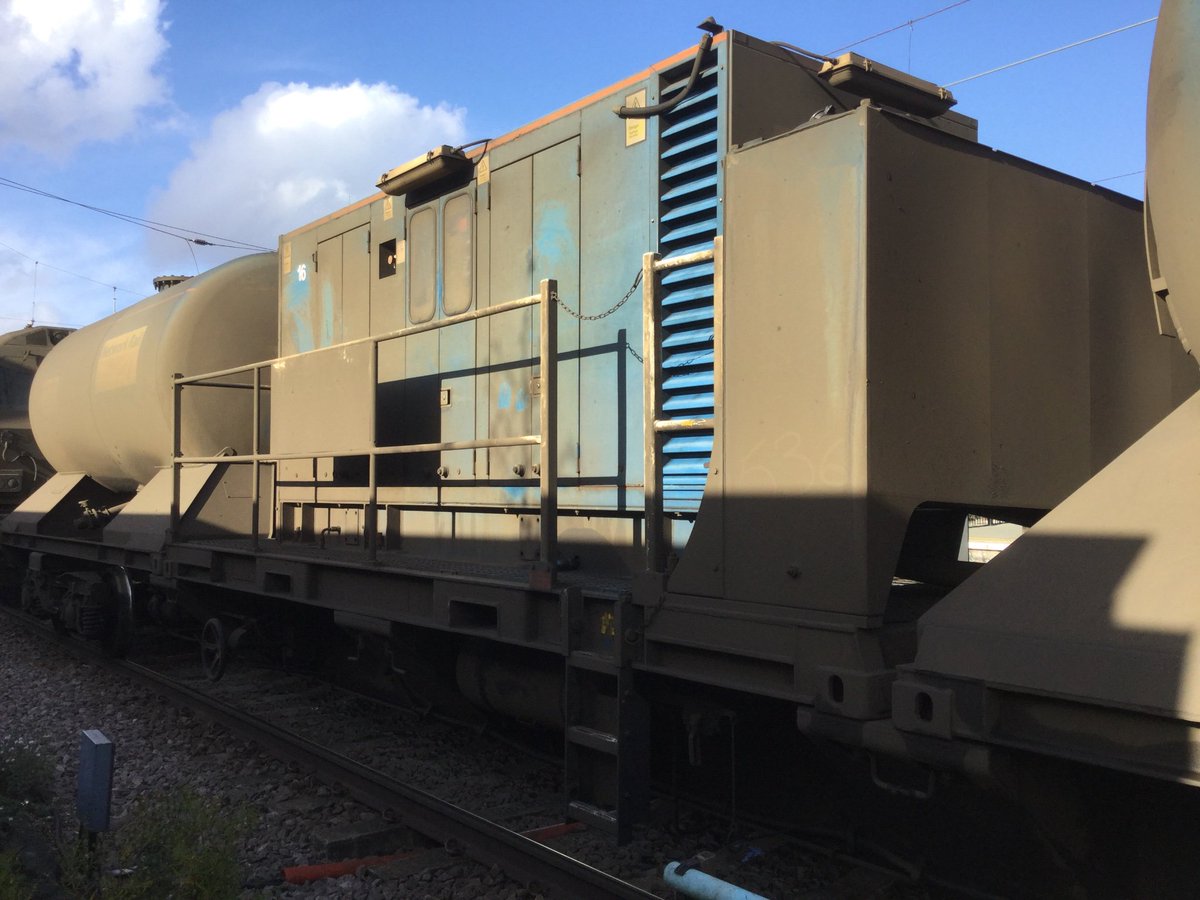 13milepost's tweet photo. #SaturdayMotivation. π 3J92 π. #16. #SlipSlide. #ServiceDelivery #RightTimeRailway ππππ #TrackTeam π§ https://t.co/MRBSE4g3xk