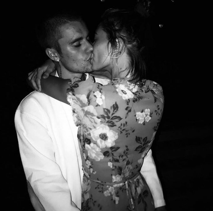 merixbizzle's tweet photo. I'm dead!!!😍😍😍😍🔥🔥🔥🔥 @justinbieber @haileybaldwin https://t.co/XZBRLh2lg1