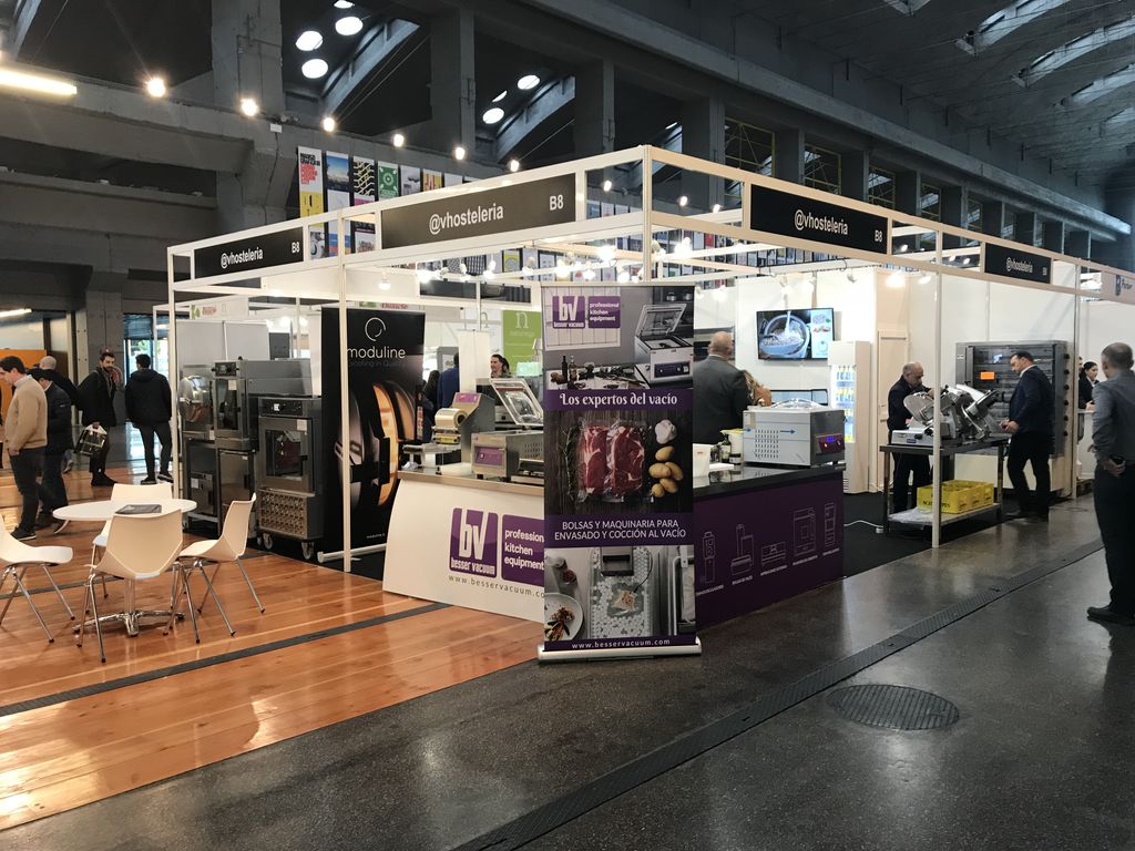 vhosteleria's tweet photo. Gratamente sorprendidos en nuestra primera participación en #ExpoFoodservice #Hostelshow. Gracias a #Arven, #BesserVacuum, #Boston, @IdeAcerInox, #industria90, @INHOSPAN, #mcm, #moduline, @PiraOvens_1, #Smeg; @ehtalcala #ginmonti, @RichardATopChef, @corteiberica, Diego y Fran. https://t.co/DGKvh5I3px