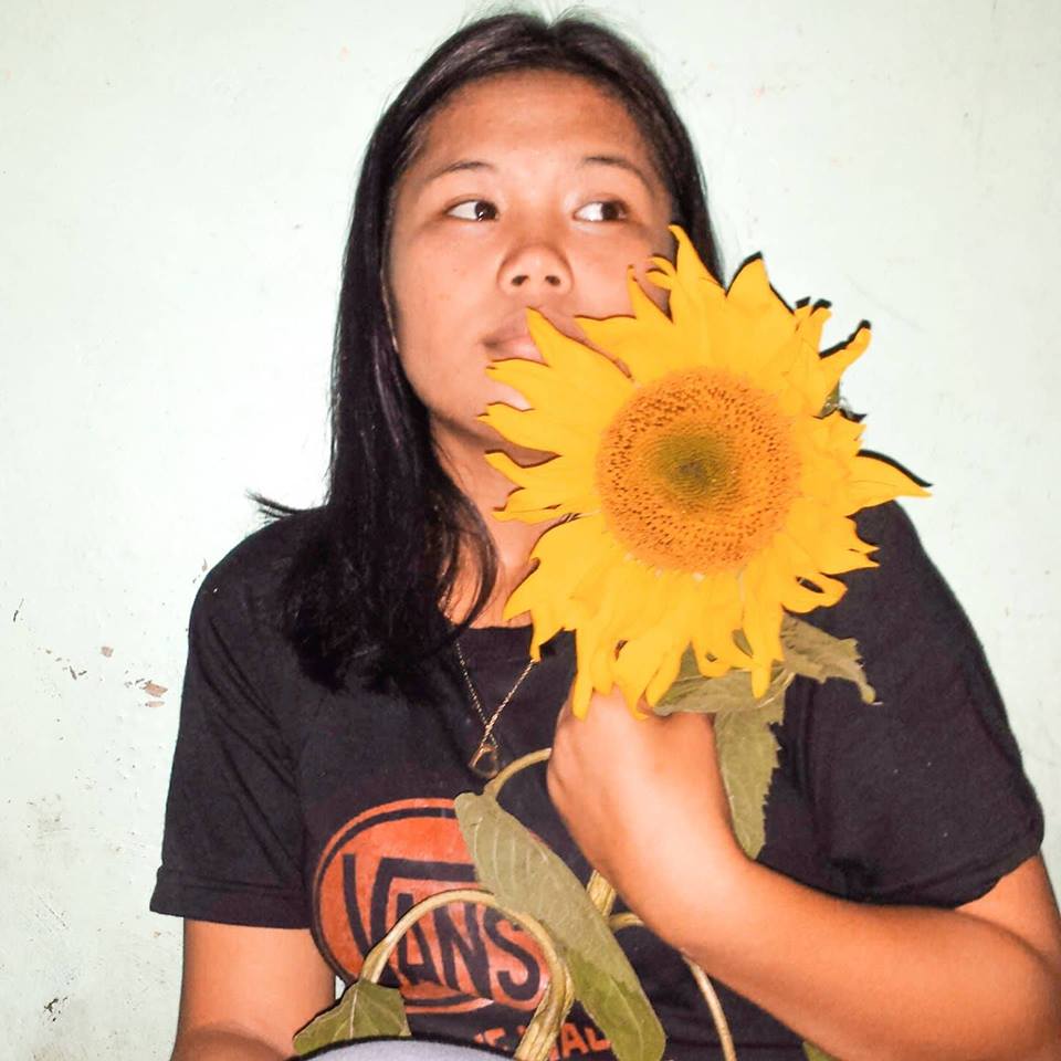 LermytaI's tweet photo. “A long time ago in a kingdom by the sea there lived a princess as tall and bright as a sunflower.” ... 💛🌻
📸: Joe Garcia Ateng kong maganda 💖 https://t.co/TXbe28Kc1p