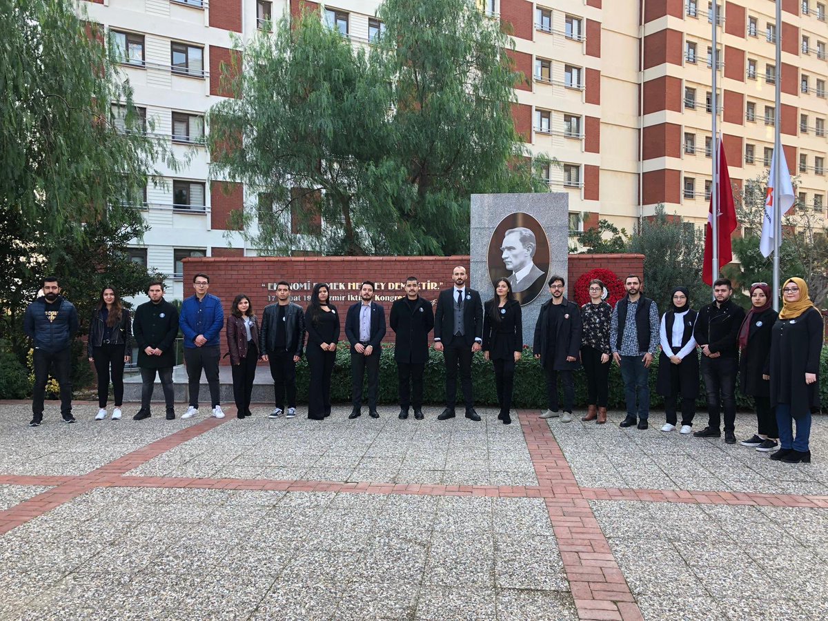 ieu_konsey's tweet photo. Ey büyük Atatürk;
Açtığın yolda,
Gösterdiğin hedefe,
Durmadan yürüyeceğime and içerim.
Varlığım;
Türk varlığına armağan olsun.
Ne mutlu Türküm diyene! https://t.co/8Yj8qH8ijx