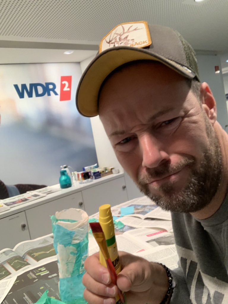 JoSi_Media's tweet photo. @connysendet @WDR2 Du siehst, ich bin schon fast fertig. #GutDingWillWeileHaben  
#bastelking @wdr2 https://t.co/HfXKUGJ5fw
