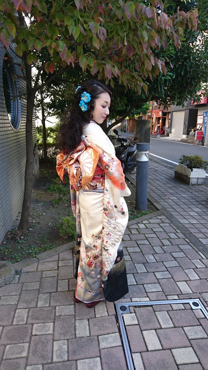 八木岡弓美子official 最初のステージでは 華やかな帯結びにダウンスタイルのヘアアレンジをしていただきました Instagram更新しました T Co Wbgwui7tdg 着物 振袖 和装 帯結び ヘアアレンジ ヘアスタイル ダウンスタイル 帯結び