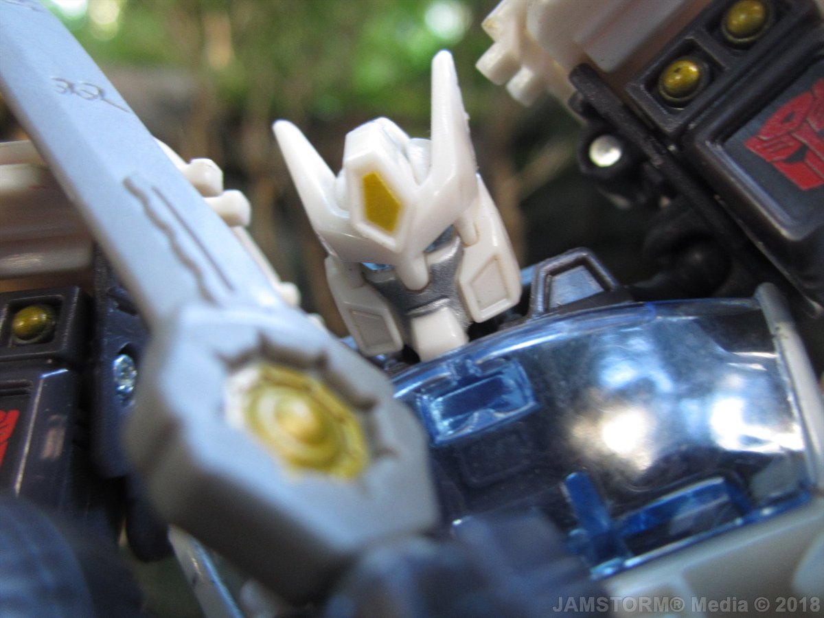 cerbojam's tweet photo. Inspired by @MMortAH photos manage to a photo shoot and write a piece about @transformers #Drift. As they say better late than never with the full story HERE: https://t.co/bkeONI9amu
#ToyPhotology
#AutobotDrift
#CircleofLight
#TFGenerations
#VisualStories
#TransFormers https://t.co/jZ0dT574Do