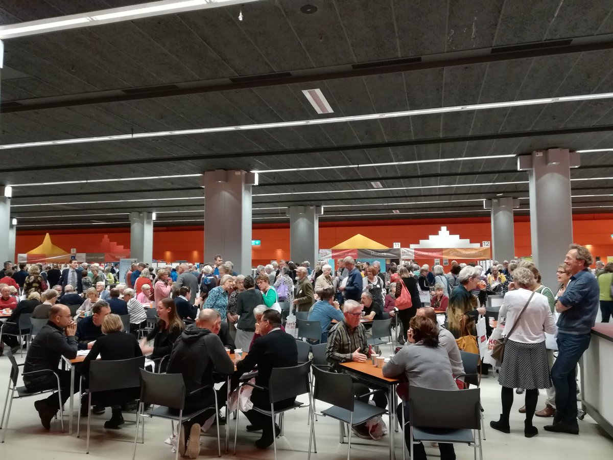 Vincenza_nd's tweet photo. Bijna van start #LDD18 De 1100 diakenen, predikanten wandelen binnen @KerkinActie @PKNnl https://t.co/s3qsQq2kGb