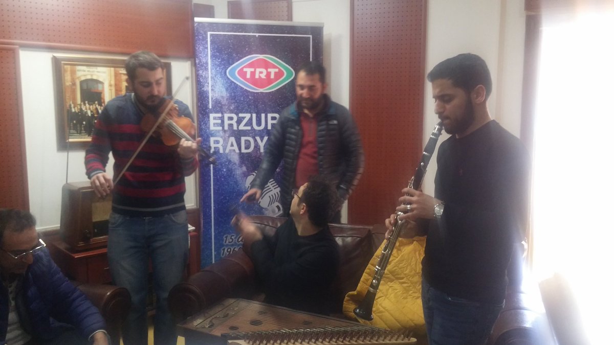 Tansu Köse Yurdagül (@tansuyurdagul) on Twitter photo Doğunun Sesi Programinda TSM'nun seckin orneklerini sat 12'den itibaren canli olarak dinleyebilirsiniz. Solistimiz Selami Elemen ve saz ekibimiz son provalarini yapiyor. <a href="/TRTErzurum/">TRT Erzurum Radyosu</a> Doğunun Sesi Programinda TSM'nun seckin orneklerini sat 12'den itibaren canli olarak dinleyebilirsiniz. Solistimiz Selami Elemen ve saz ekibimiz son provalarini yapiyor. <a href="/TRTErzurum/">TRT Erzurum Radyosu</a>