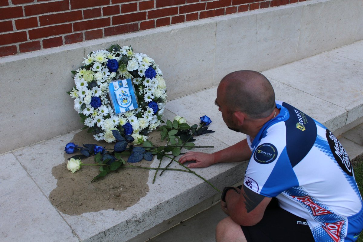r_deegsxx's tweet photo. #p4p9 wasn’t just a fundraising event but a tribute to the 6 #htafc players killed in WW1, today we remember those brave men and all those who gave their lives for our freedom #RemembranceGame #LestWeForget https://t.co/eMxGGeCxmy