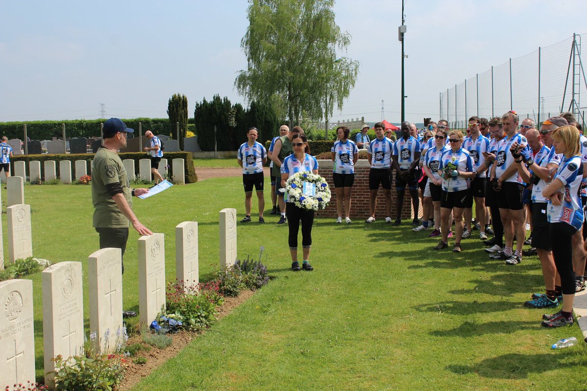 r_deegsxx's tweet photo. #p4p9 wasn’t just a fundraising event but a tribute to the 6 #htafc players killed in WW1, today we remember those brave men and all those who gave their lives for our freedom #RemembranceGame #LestWeForget https://t.co/eMxGGeCxmy
