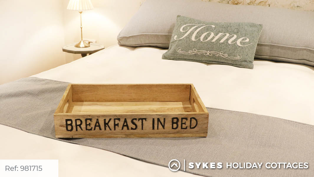 sykescottages's tweet photo. Anyone else like breakfast in bed? ❤️ Like this photo if you do! #breakfastinbed #weekendgetaway #saturdays https://t.co/VknJIeoMuo