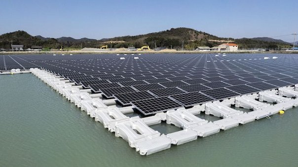 Industry_About's tweet photo. #Sunseap to build 5 MW #floatingsolar at sea (#Malaysia - #Singapore)
https://t.co/D1E9xovAgz
#Johor #renewables #RenewableEnergy #solar #solarenergy #climatechange #climateaction #environment #sustainability https://t.co/dtN6JKeIHF