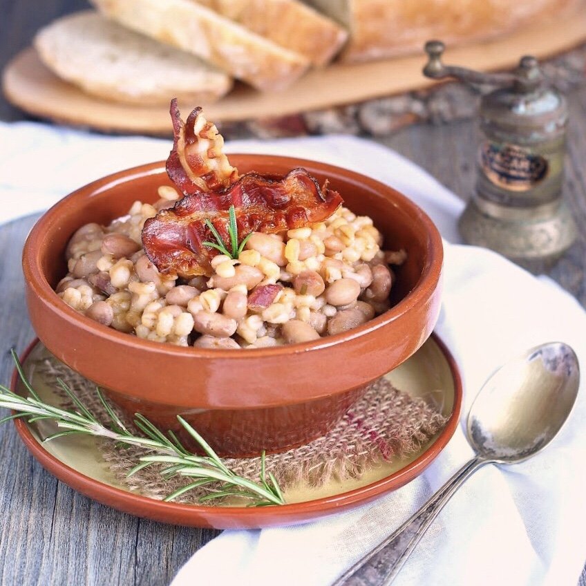 Ecco l’ultima #ricetta #comfortfood della settimana: la zuppa di fagioli borlotti e orzo perlato di <a href="/myfoodiedays/">My Foodie Days</a>
È uno di quei #piatti che sono un piacere da consumare in #inverno quando si torna a casa infreddoliti e stanchi dopo una lunga giornata.
myfoodiedays.com/2018/11/doughn…