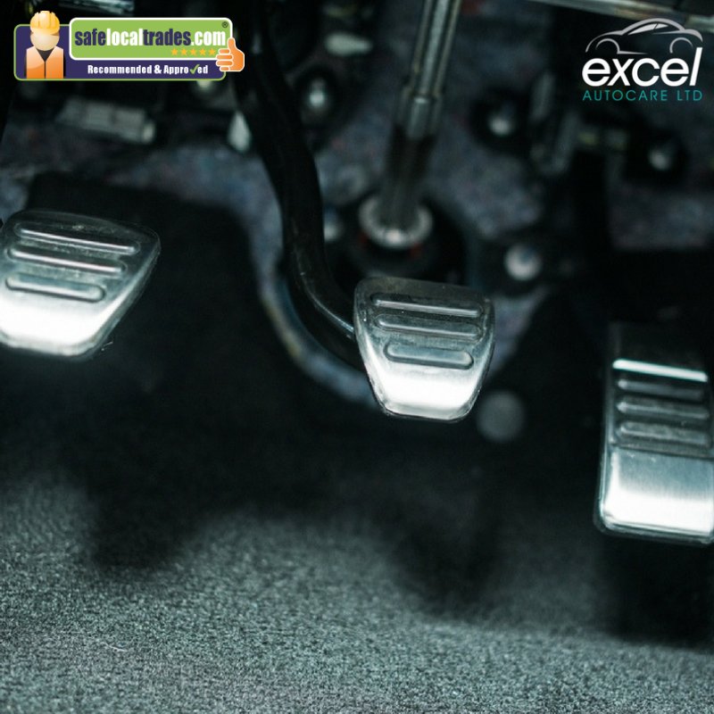 VehicleRepairer's tweet photo. Has your brake light come on? Are your brakes squeaking, grinding, or vibrating? Do they feel spongy and soft? Then you definitely need to bring your vehicle in to be checked over. ✋

You can make an appointment with our experienced team by calling 01733 685855. https://t.co/riJNYEuDmr