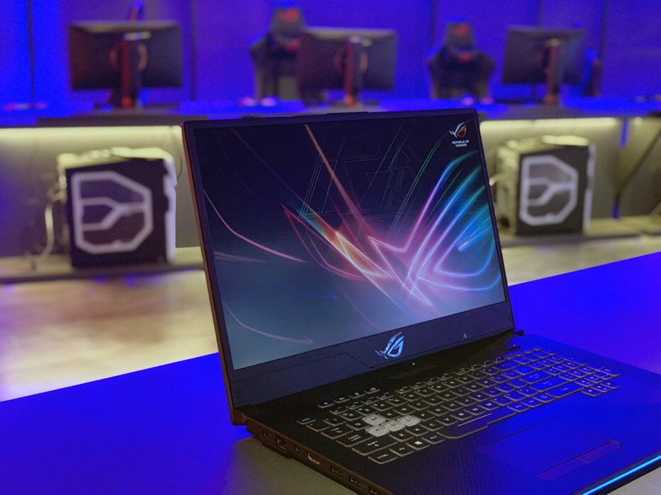 ASUSROGES's tweet photo. El #ROG #SCARII #GL704 te ofrece la mayor velocidad en un formato súper compacto. 💻💫 https://t.co/LxWwwg9tE6