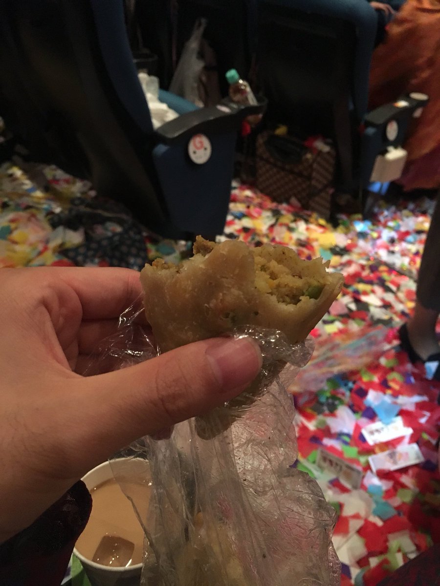 上映時間６時間 バーフバリ完全版連続完全無敵マサラ上映 塚口サンサン劇場 バーフバリ バーフバリ完全無敵連続マサラ上映 9ページ目 Togetter