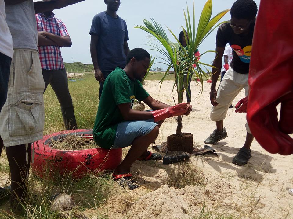 ClimateWed's tweet photo. Join @ClimateWed as a Volunteer to make a real difference in the #ABUJA 
We are currently looking for Volunteers based in #ABUJA &amp; would like to be part of our team &amp; create green impacts around our upcoming projects. Apply Here https://t.co/GnGFHPNHh3 DDL: 25/11/2018 #LetsDoMore https://t.co/Pmgy4Z5sXB