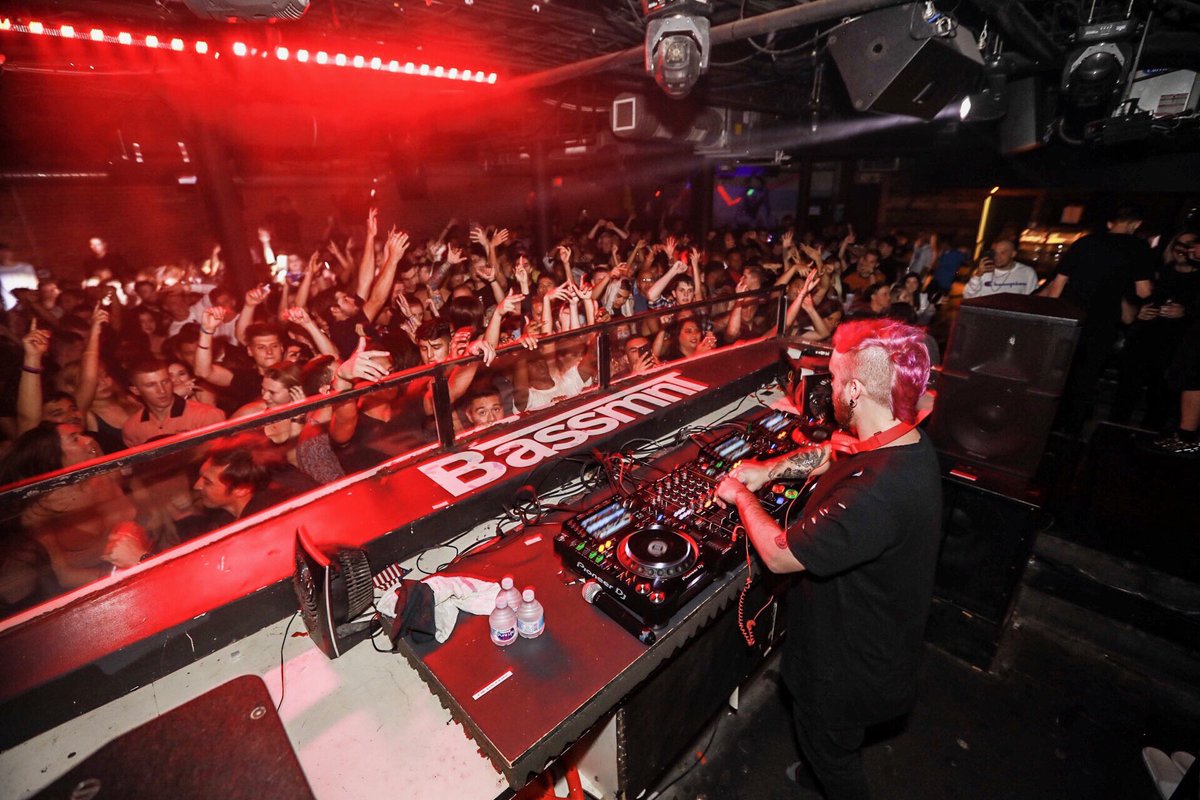 BassmntSD's tweet photo. Rail riders unite! @AFKdubstep is destroying @BassmntSD right now, hope you’re here with us! #bassmnt #bassmntsd #afkmusic #afkdubstep https://t.co/Zc2MeNmdYN