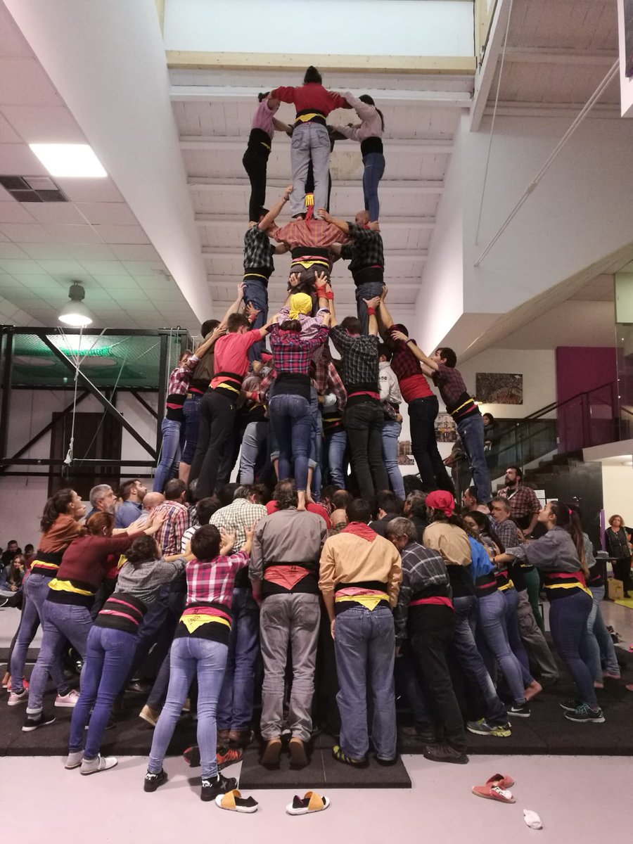 DamasGari's tweet photo. Divertimentos #castellers al darrer assaig de la millor temporada dels #moixiganguers fins que no acabem la de l'any vinent, que sera mes i millor!!! #somiem #noempessigueu #nonhihaprou #4d9f #dontstopmenow https://t.co/gLlKjWaU6y