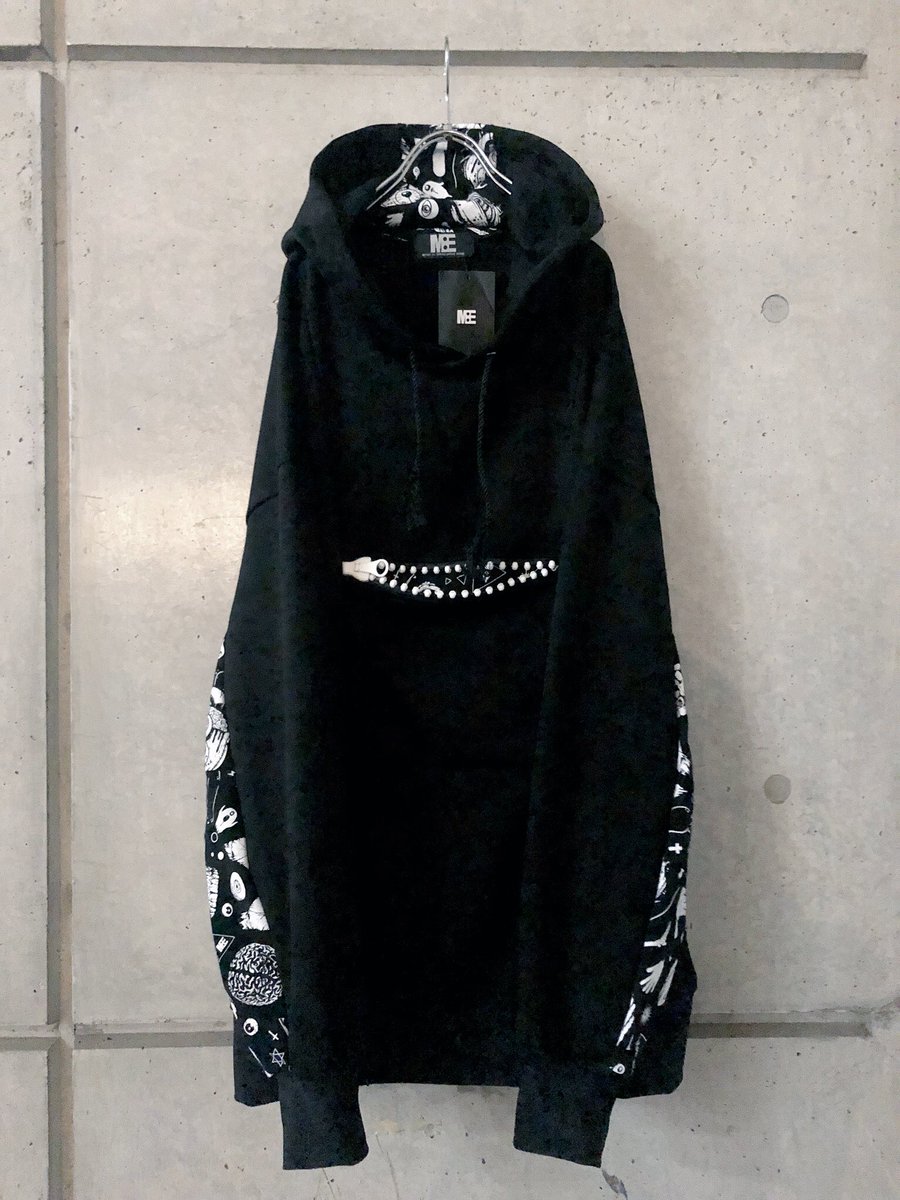 M E בטוויטר はじめましてちゃん 口パーカーとロングジップパーカー