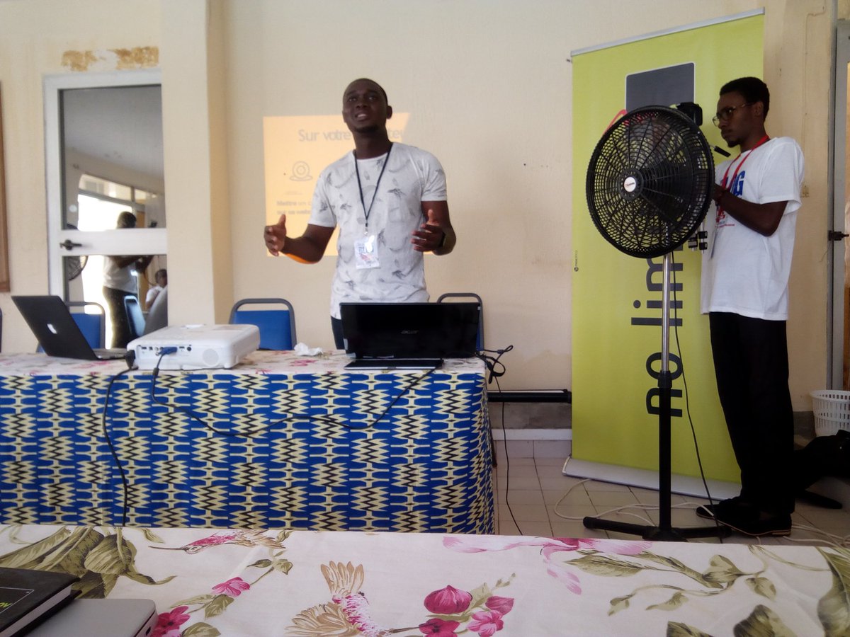 IvaAmouzou's tweet image. #Aného2018 En ce moment au #Blogcamp228
Atelier hygiène numérique avec @Djosena