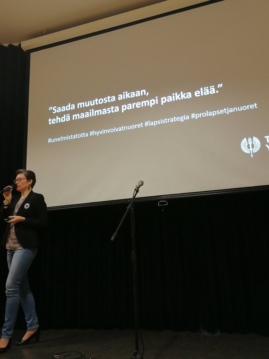 NuoretKotkat's tweet photo. "Meidän nuoret haluaa muuttaa maailmaa, mutta meidän pitää antaa siihen mahdollisuus." Apulaisprofessori @niina_junttila juhlaseminaarissamme #nuoretkotkat75v #lapsuus2030 #nuoretkotkat #lapsistrategia https://t.co/pblqHhs5bB