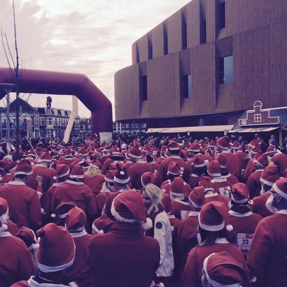 We ontvangen steeds meer inschrijvingen voor de Santa Run op 15 december! Wil jij ook verkleed als kerstman een parcours van ca. 2 km (hard)lopen voor het goede doel ‘Vrienden van het OZG’? santarunwinschoten.nl/inschrijven