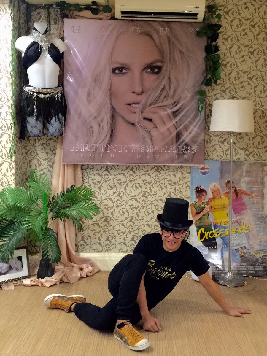 _cheenomacaraig's tweet photo. The Legendary Miss @britneyspears ! 👠👠👠
#BritneySpears https://t.co/CBeGzgU9rj