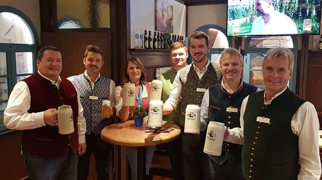 hb_traunstein's tweet photo. Servus auf der GAST-Messe in Salzburg! 😊
Schaut's bei unserm Stand in Halle 10 auf a Bier vorbei. Wir freuen uns auf eich! 🍻🍻🍻 #GAST2018 #HofbräuhausTraunstein #Gastmesse #Salzburg https://t.co/ov6jr86cq8 https://t.co/iSDAVqvYYQ