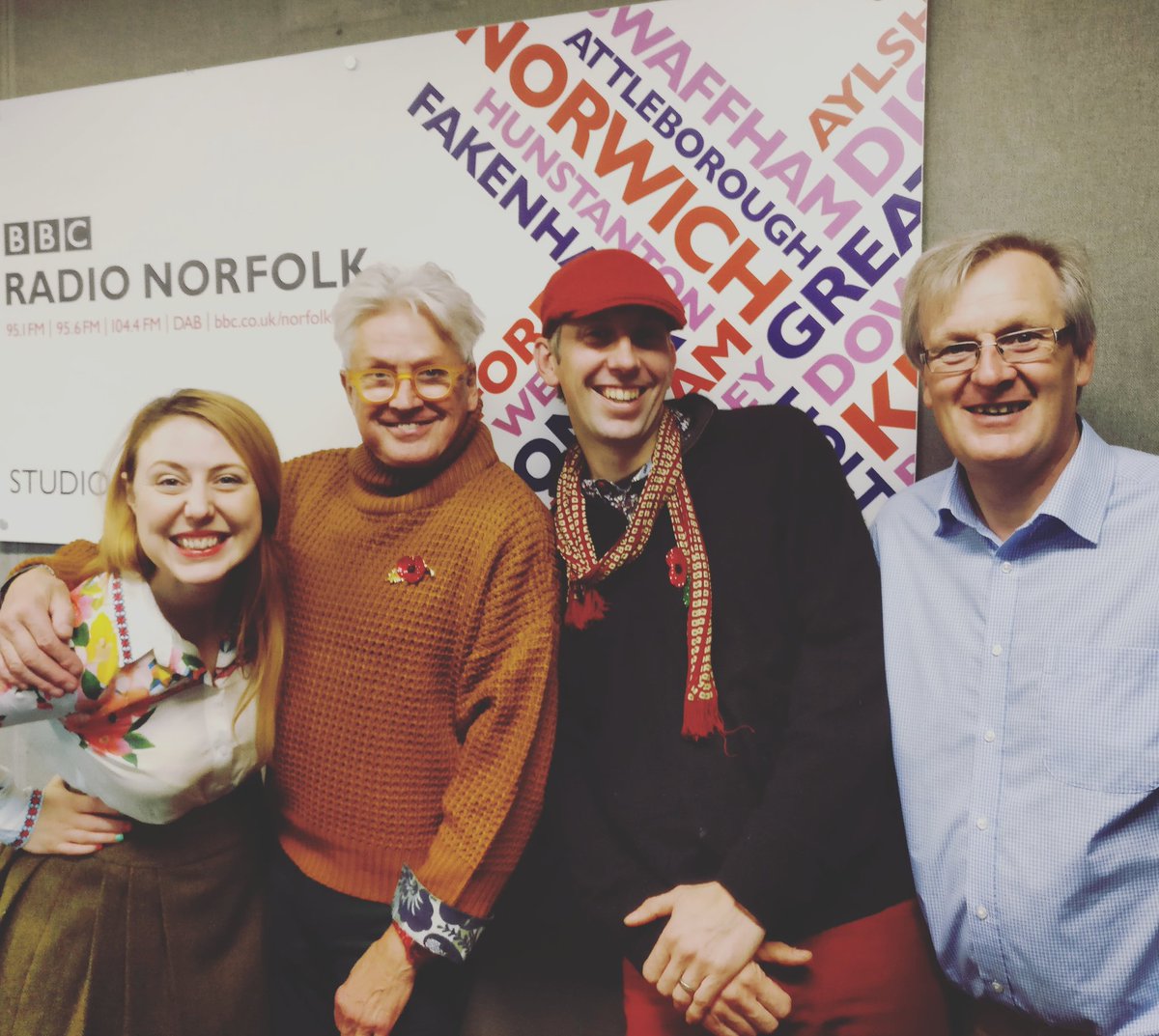 Thunderfairy's tweet photo. Today's snuggly Garden Party on @BBCNorfolk 12-2 with @ERustonOldVic @alexander_laver &amp; @martyn_davey 🍁🌲🍂 https://t.co/iumFJ1j7f0