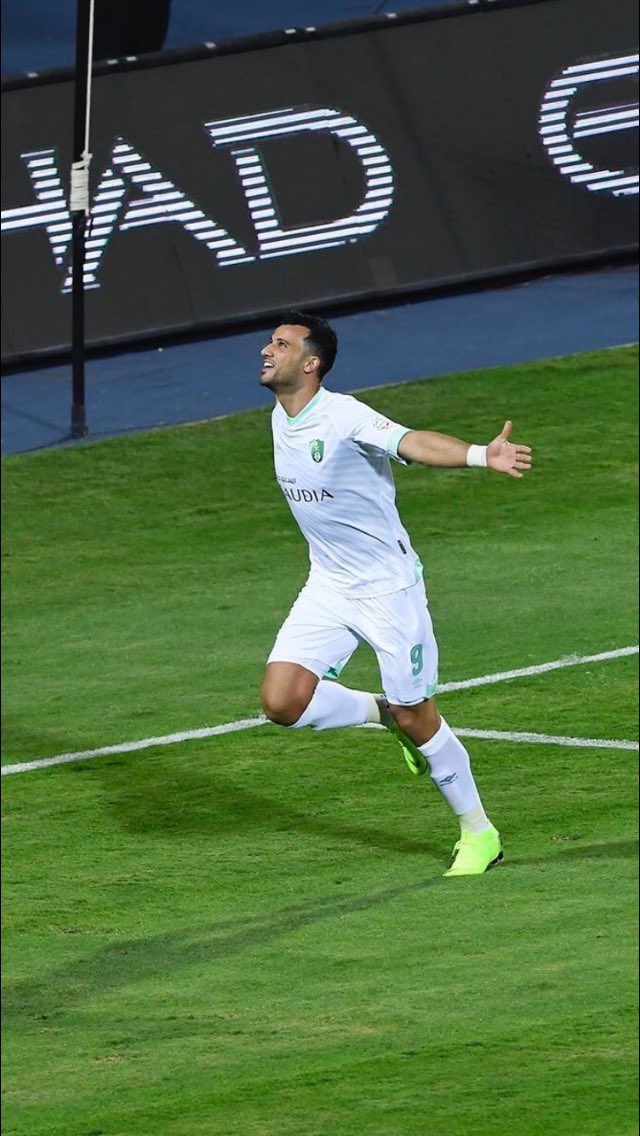 Uhv999's tweet photo. انت السبب 💚😂⚽️👌👇 #اقاله_كارينيو https://t.co/ZKQIXKXQhd