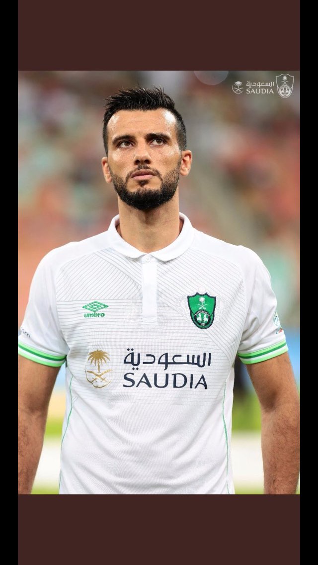 Uhv999's tweet photo. انت السبب 💚😂⚽️👌👇 #اقاله_كارينيو https://t.co/ZKQIXKXQhd