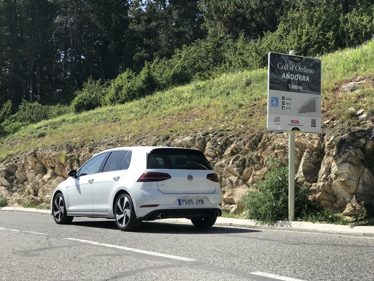 De los mejores anuncios de coches de los últimos tiempos: youtu.be/y7BO-jgSX6Y Bravo <a href="/VW_es/">Volkswagen España</a> 🎩