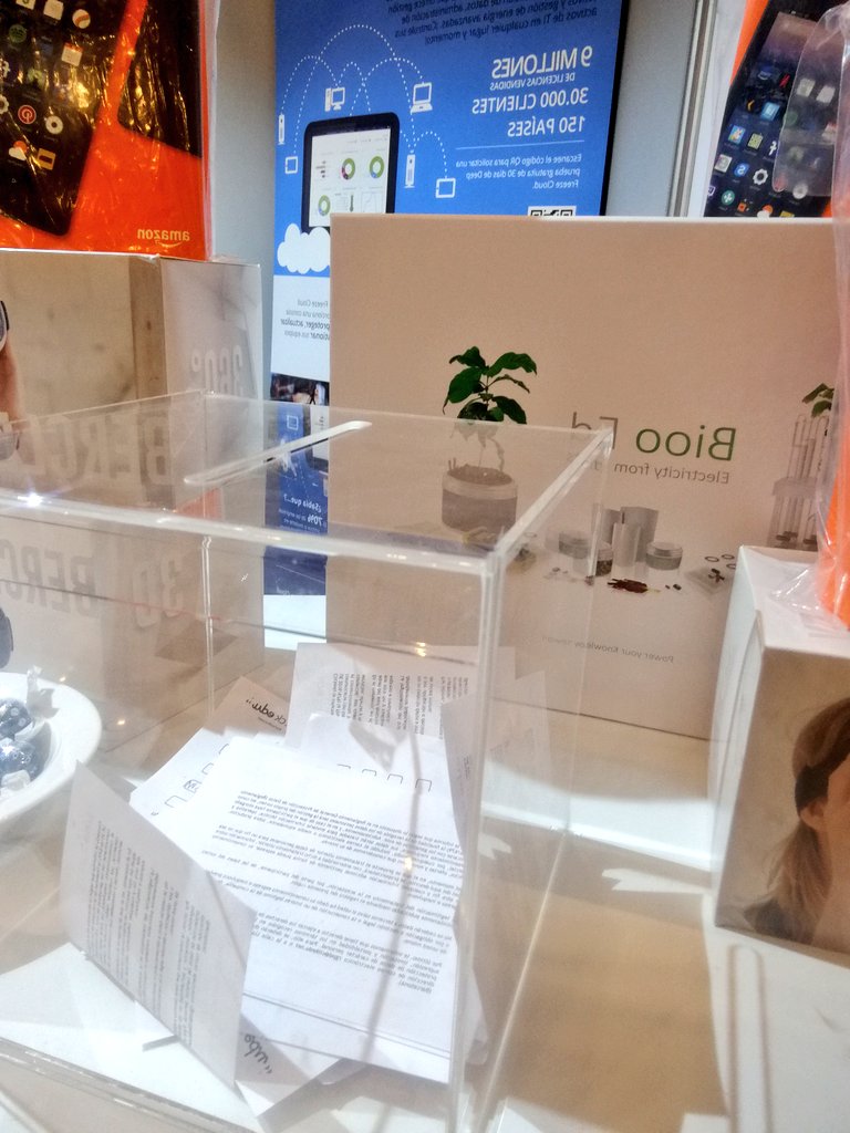 BiooEducation's tweet photo. Último día en el #46CongresoCECE en Valencia. Gracias a todos por acercarse a conocer @Clickedu y @BiooEducation. ¡Pronto sabremos quiénes son los ganadores del sorteo! 🎁🎰 #PowerYourKnowledge https://t.co/btkmgTI4LH