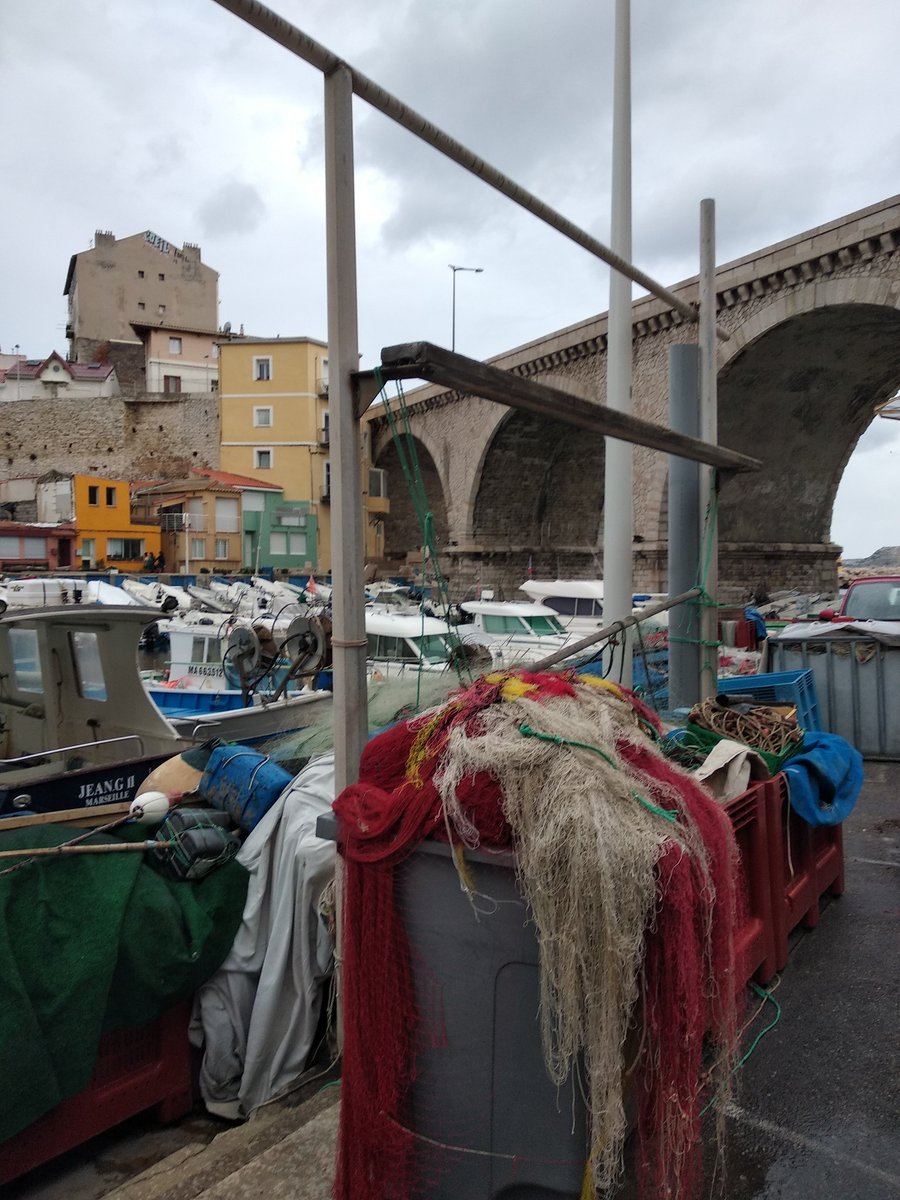 PalanaEnv's tweet photo. 40 kilos de vieux filets récupérés, hier, au Vallon des Auffes !
#filetdepeche #VoicefortheOcean #Economiecirculaire #BlueEconomy #TransitionÉnergétique https://t.co/UYP8Q9Nenl