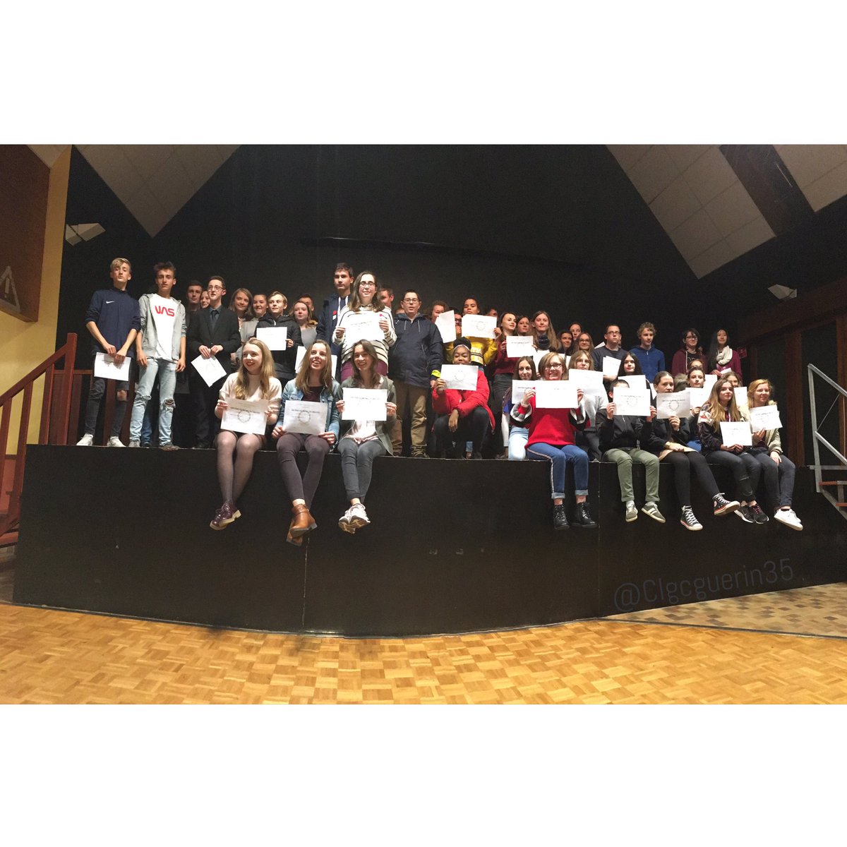 clgcguerin35's tweet photo. Félicitations aux élèves venus nombreux hier soir pour la remise des diplômes du #DNB2018 ! 🎉👩🏻🎓👨🏼🎓 https://t.co/bVVzvrkPLo