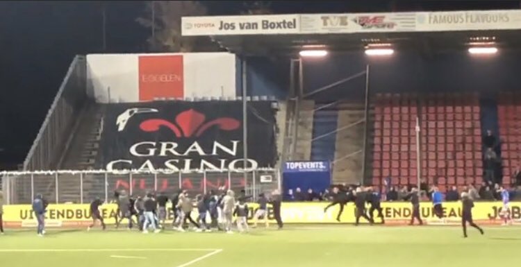 MSideDB's tweet photo. Financieel heeft FC Den Bosch gister ook een klapper gemaakt... en dan ook nog met zβn alle op de loop voor 4 beveiligers πππ» #dbotwe https://t.co/h6x3N8JnIH