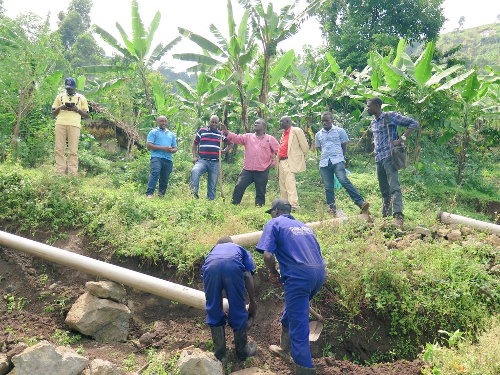 akiamarthaogasi's tweet photo. @okidi64 @GAlito the Bulegeni Town Council Lord Mayor and @WSDFUganda -East staff inspecting progress of #BulegeniWSS works. #MWEworks #SDG6 #AccessToSafeCleanWater for all Ugandans. @min_waterUg @UmbrellasWatsan @KafeezaA @DominicKavutse https://t.co/SMpW1gTeM6