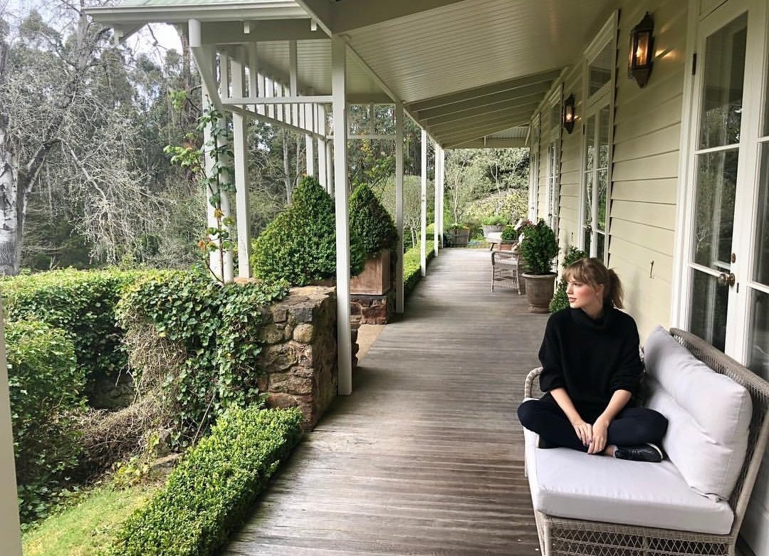 tayslittlebird's tweet photo. ... what if she secretly bought that house and you know what happens at her houses close to an album release... https://t.co/FlrFueHWnW