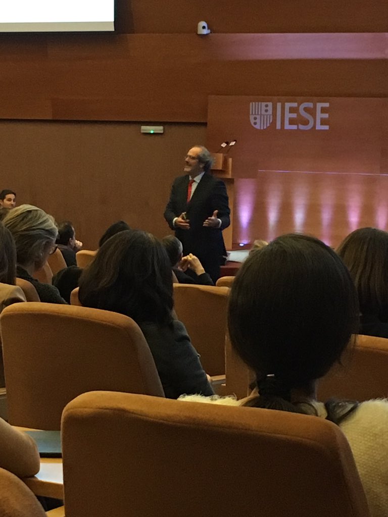 aura_institucio's tweet photo. Dissabte de formació pel professorat de @_institucio a @iesebschool amb @ArturoGomezQuij #aude #professionalscompetents #formaciocontinua https://t.co/uKvMvikC0S