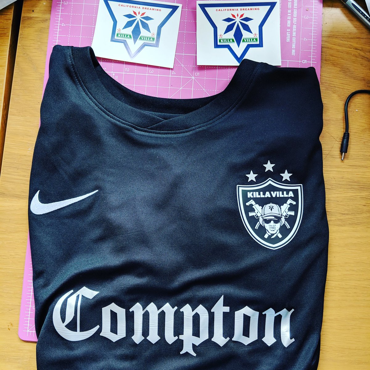 Diverse__Pixels's tweet photo. Just received delivery of this awesome footie shirt! #killavilla #eazye #compton thanks @Killa_Villa_ https://t.co/K1fbQvxtNT