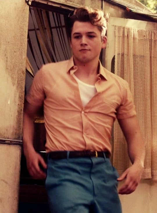 EgertonUpdates's tweet photo. happy birthday to the one and only taron egerton, a legend of an actor whom I believe to not get enough recognition for his talent. 2019 is his here. watch this space. 
all my love @TaronEgerton ❤️ https://t.co/uL1JKLCD8b